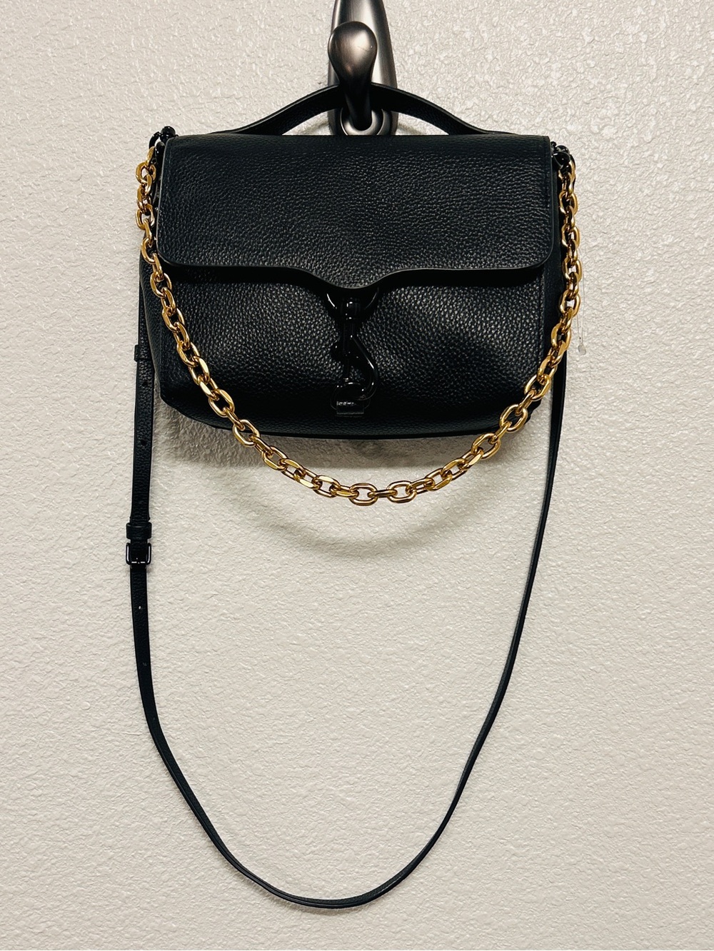 Rebecca Minkoff Black Pebbled Leather Crossbody with Gold Chain & Dust Bag New - Picture 3 of 9